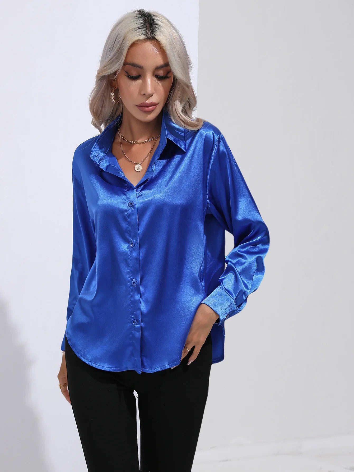 Sienna | Satinblus med Knappdetaljer