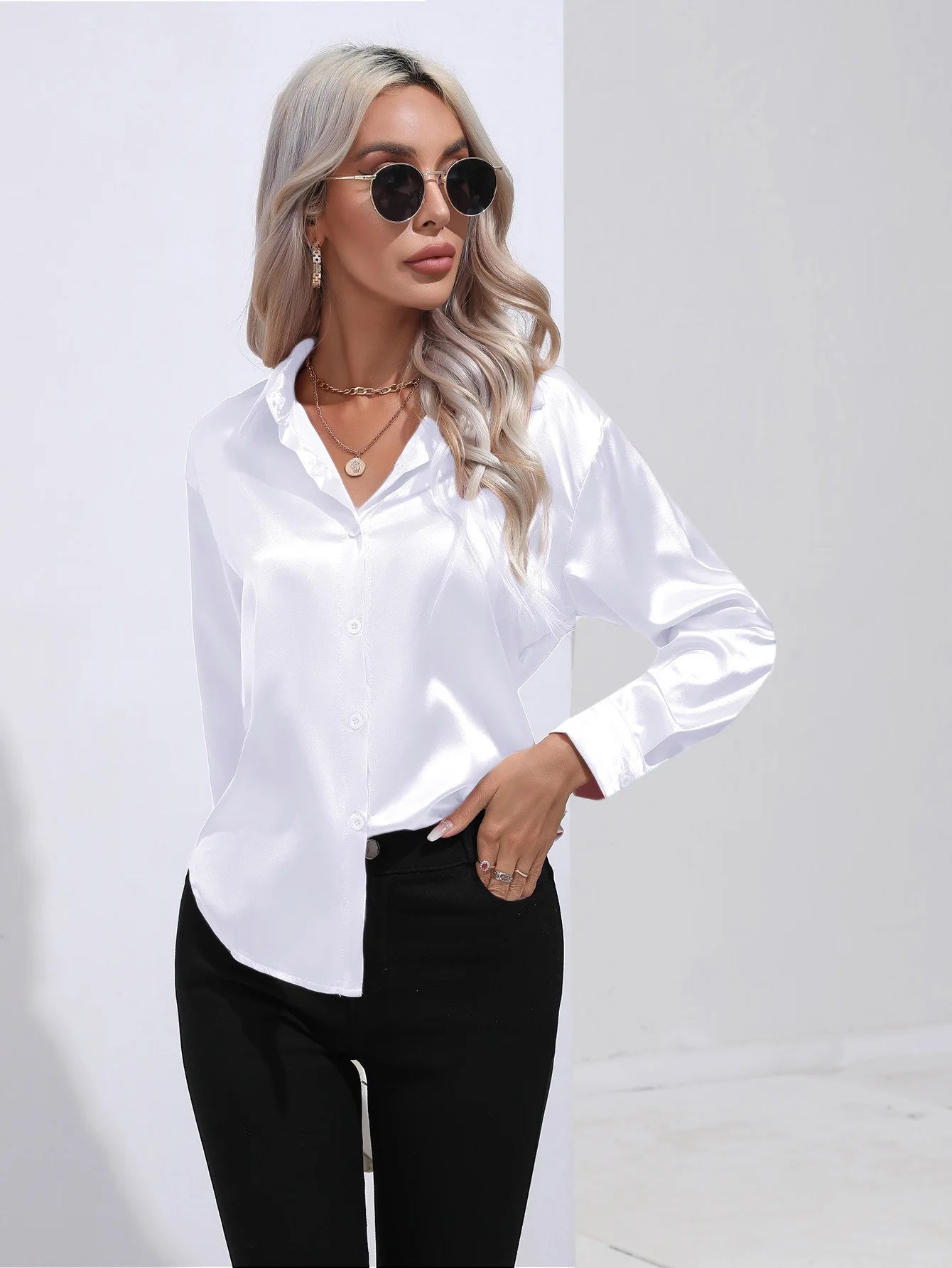 Sienna | Satinblus med Knappdetaljer