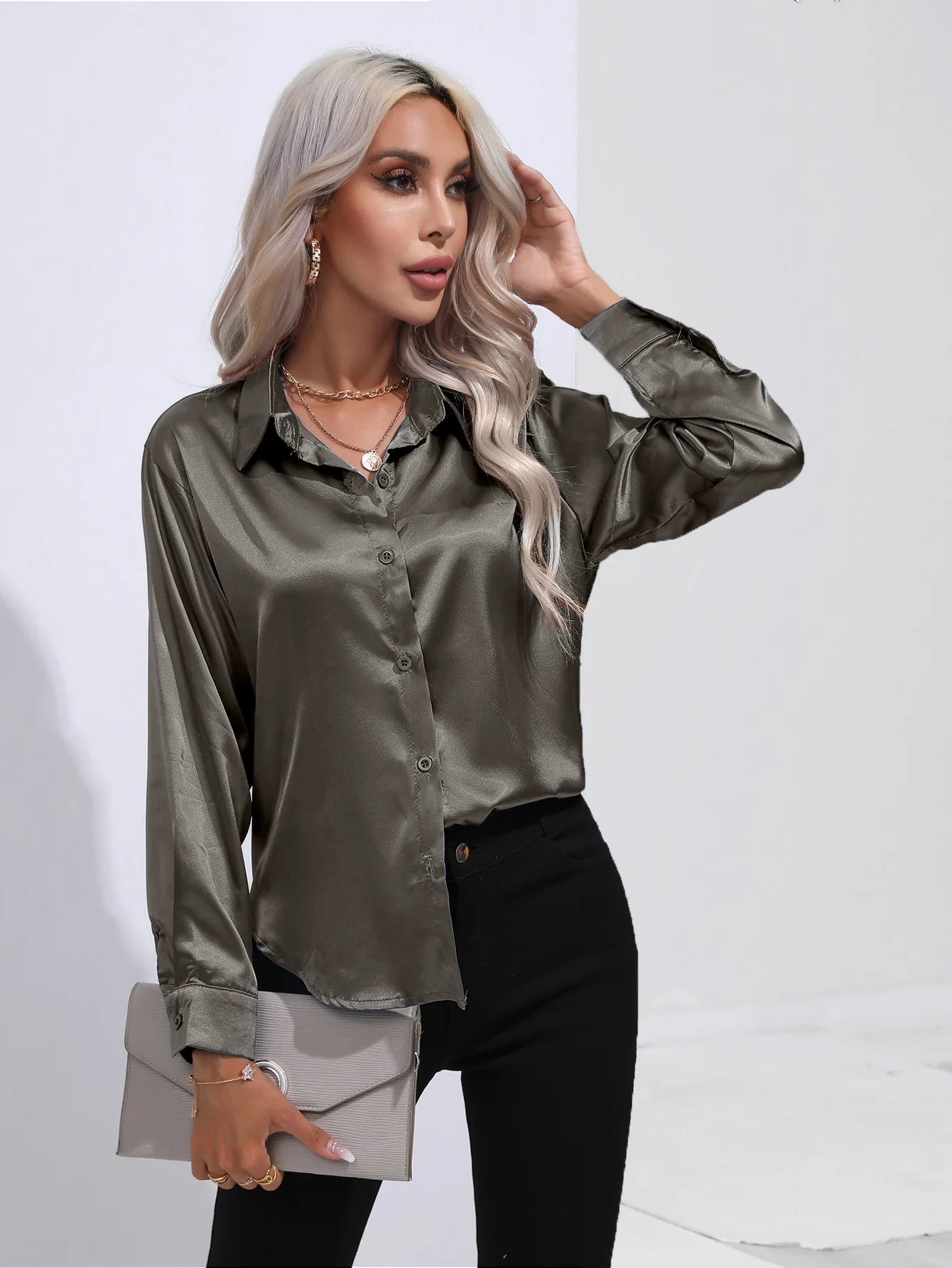 Sienna | Satinblus med Knappdetaljer