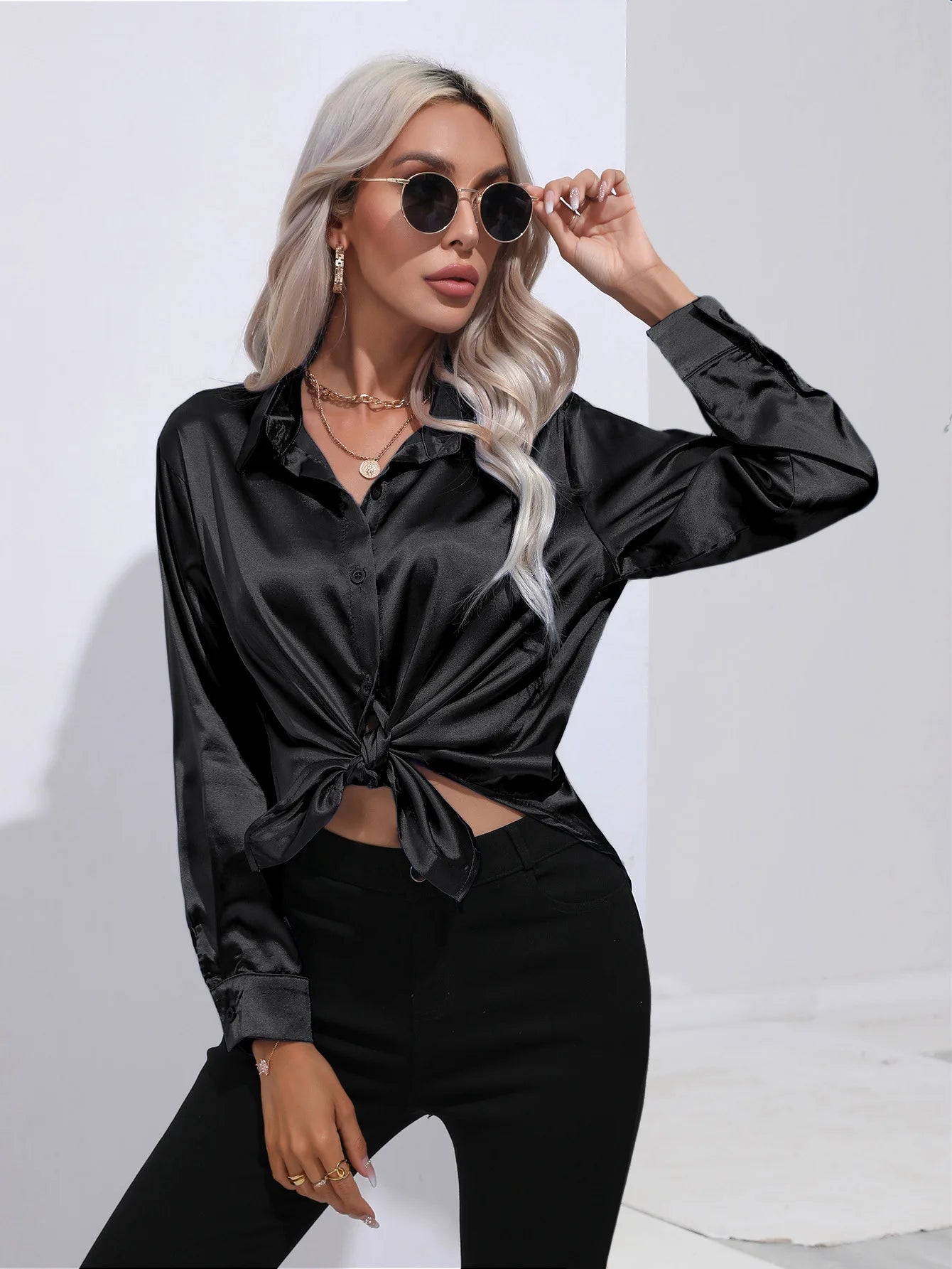 Sienna | Satinblus med Knappdetaljer