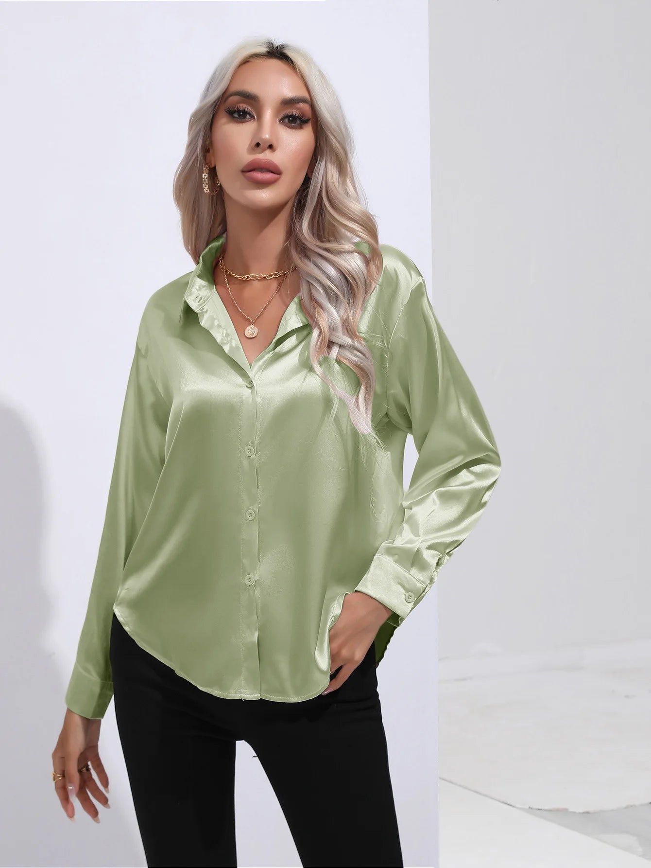 Sienna | Satinblus med Knappdetaljer