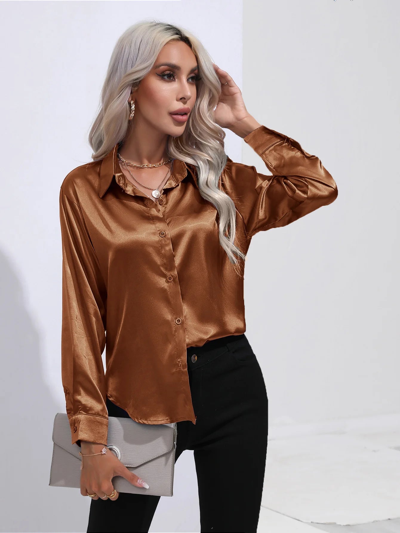 Sienna | Satinblus med Knappdetaljer