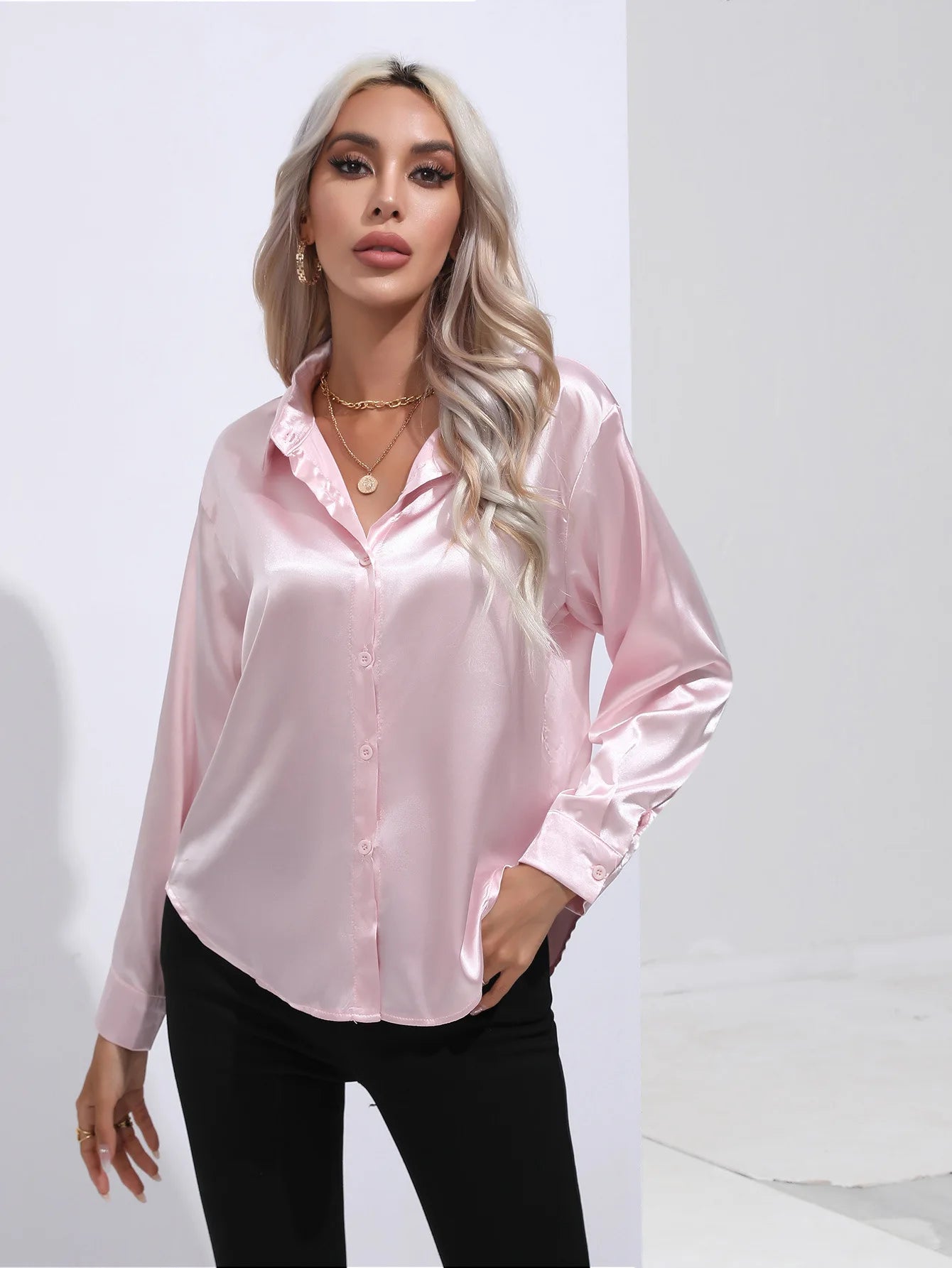 Sienna | Satinblus med Knappdetaljer