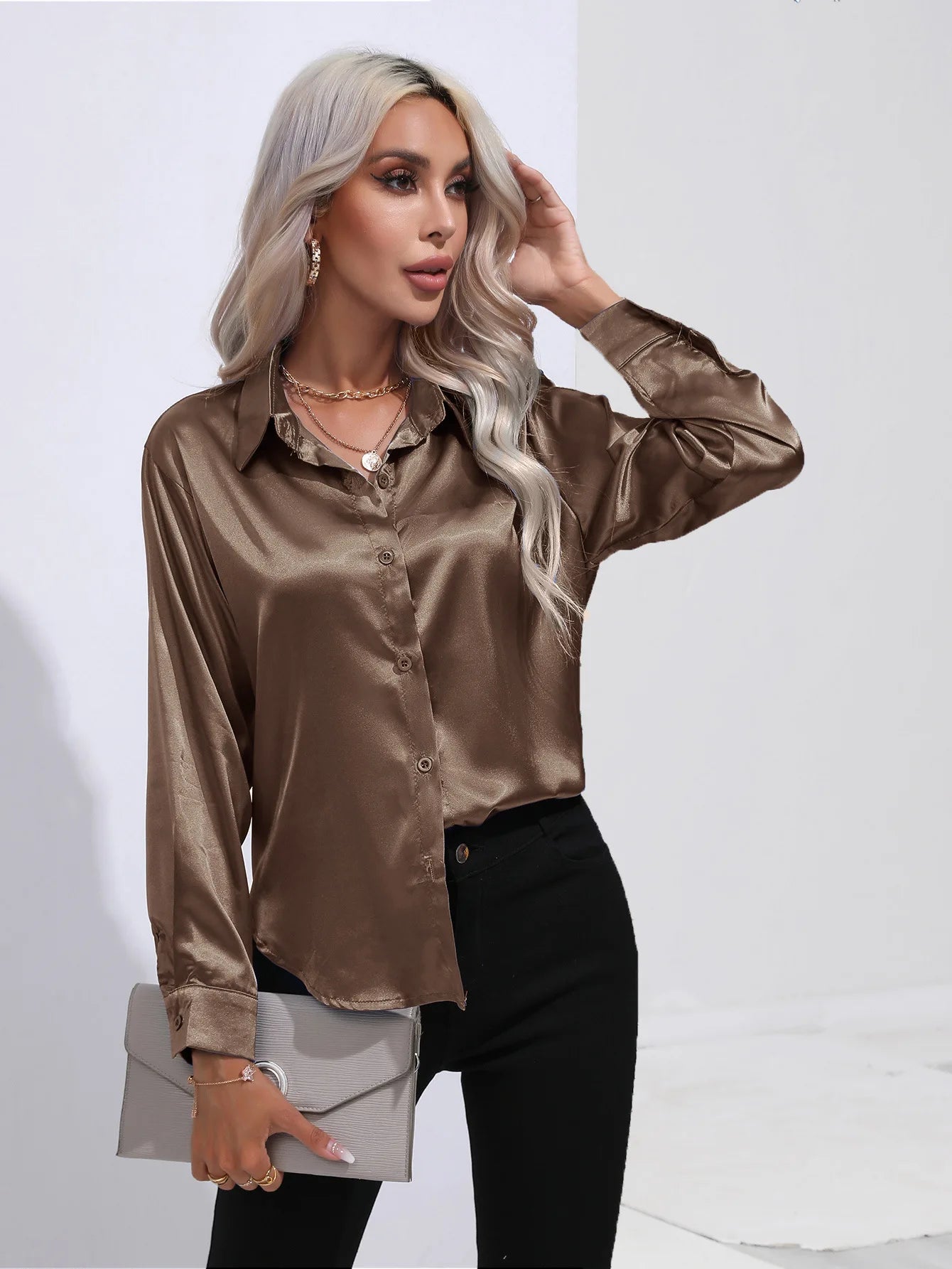 Sienna | Satinblus med Knappdetaljer