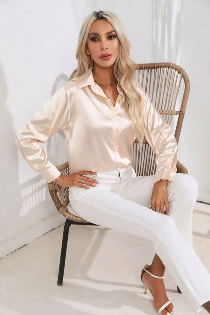 Sienna | Satinblus med Knappdetaljer